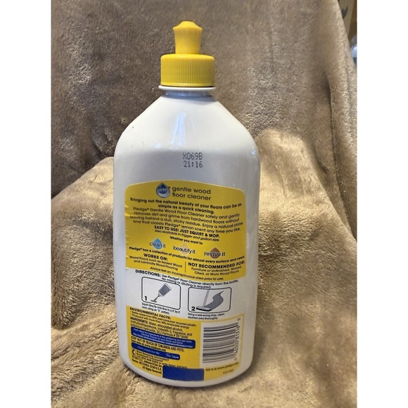 Pledge Clean It Gentle Wood Floor Cleaner Lemon 27oz Discontinued HTF - Picture 2 of 3